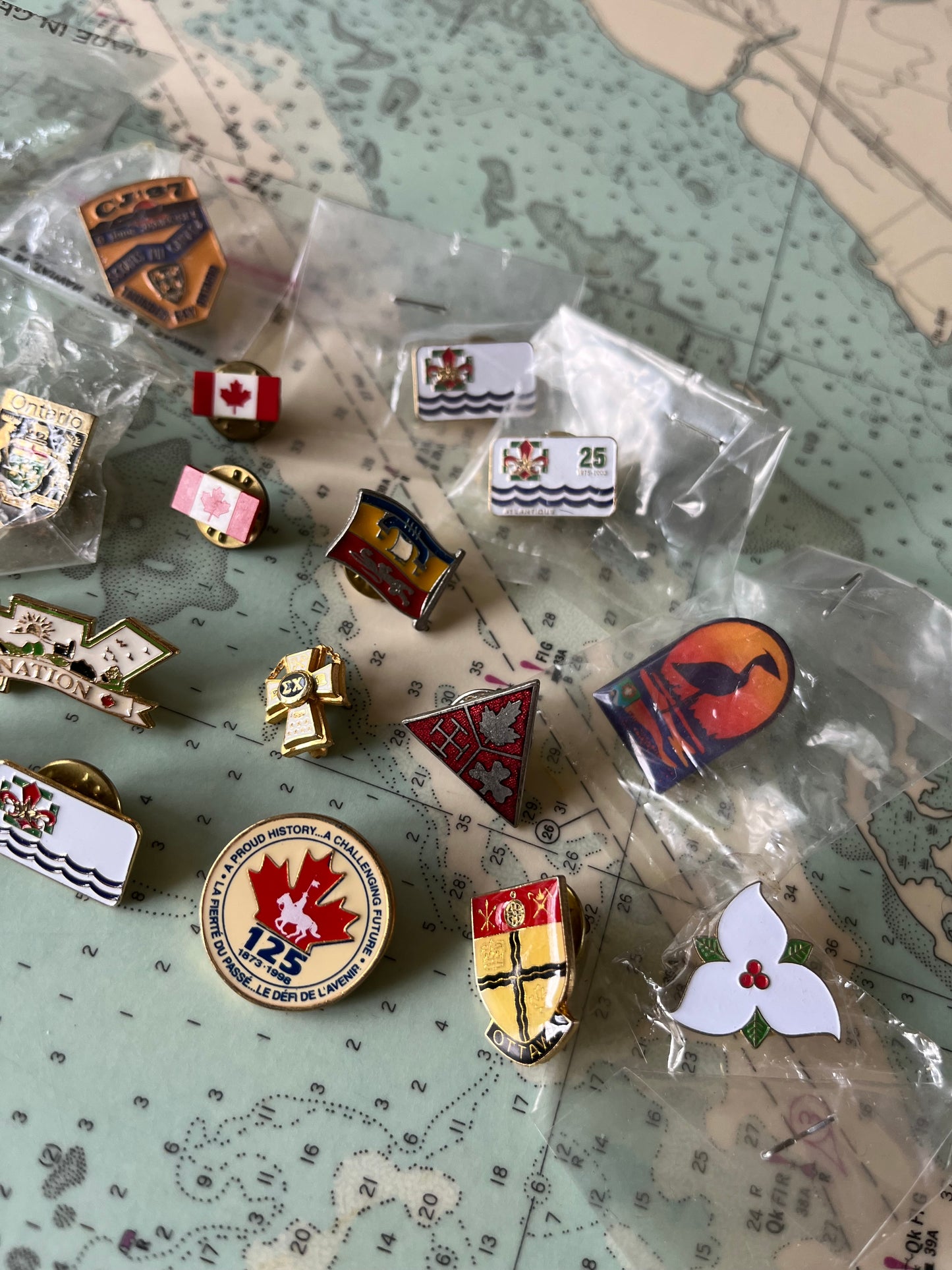 Lot of Canadiana / Tourism Canada Collectible Pins