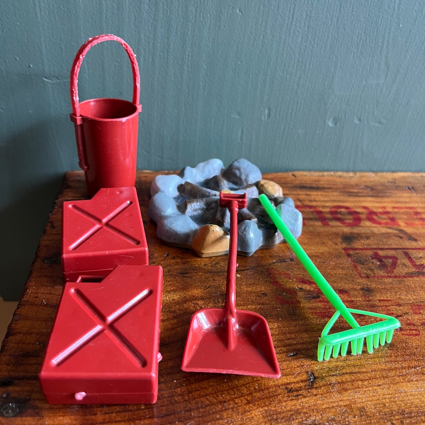 Vintage Tonka Campfire, Gas Cans and Accessories