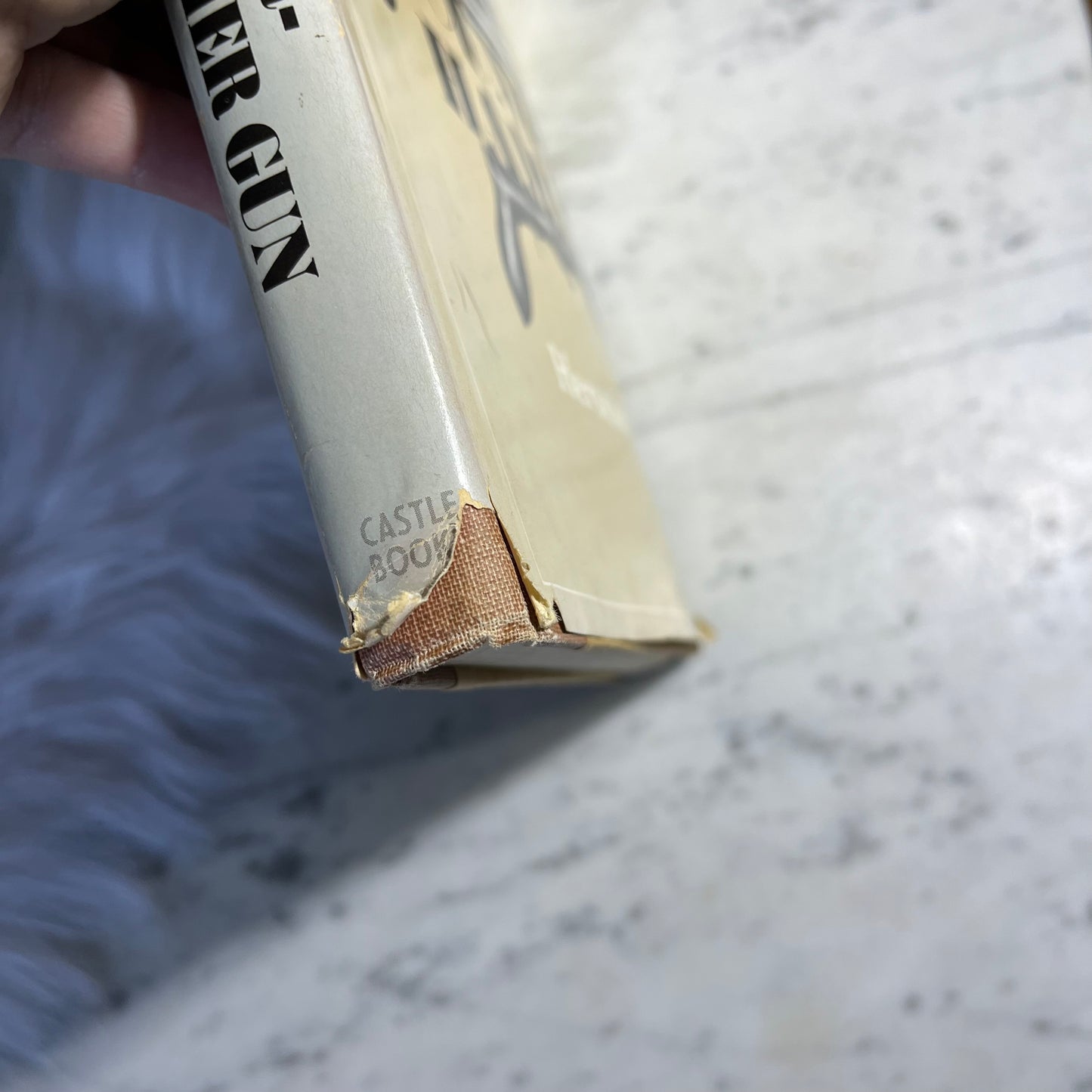 Vintage 1960 The Pictorial History of the Under Hammer Gun