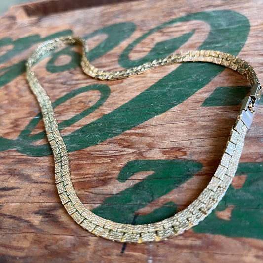 Vintage Textured Flat Gold Tone Collar Chain