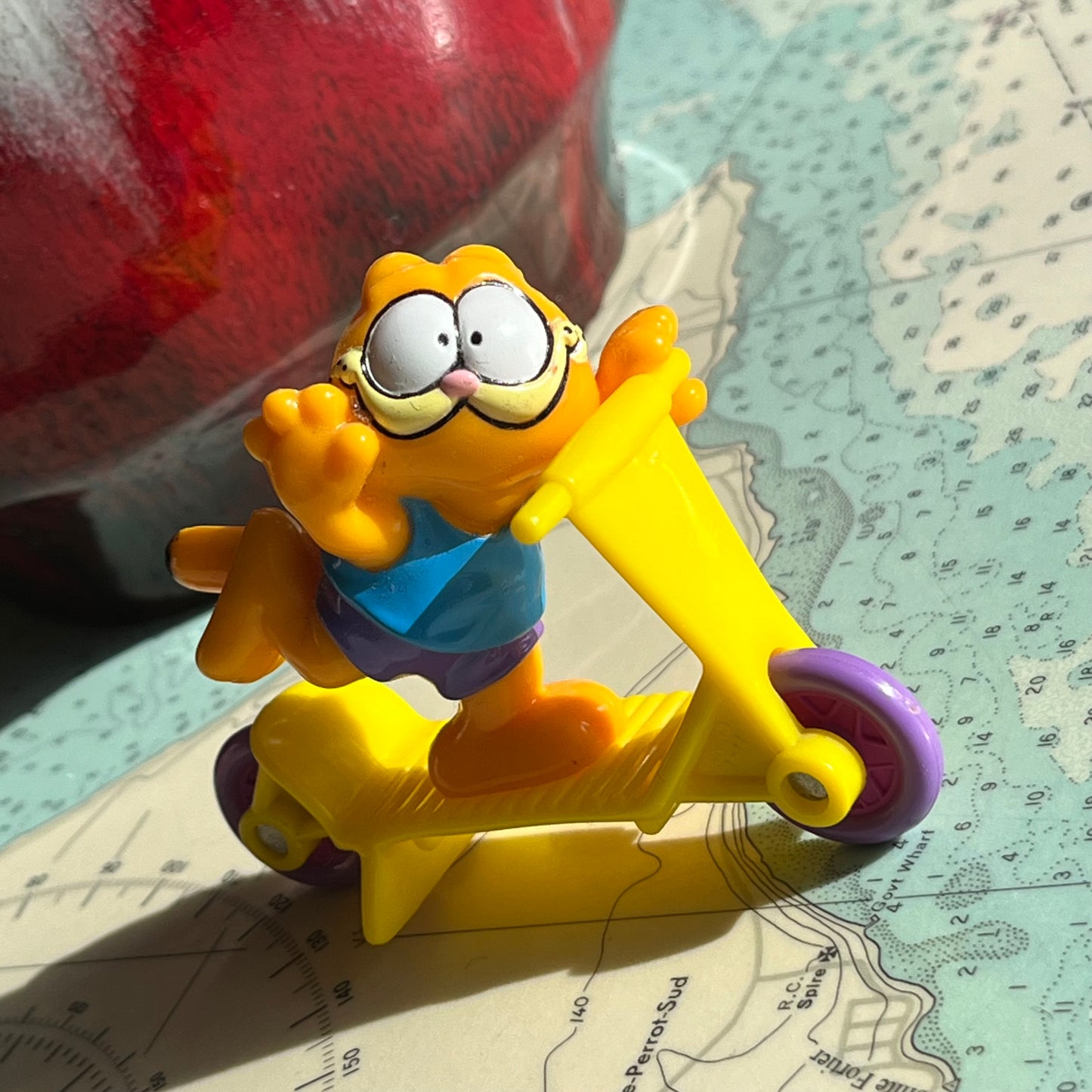 Vintage 1988 Garfiled on Scooter Figurine