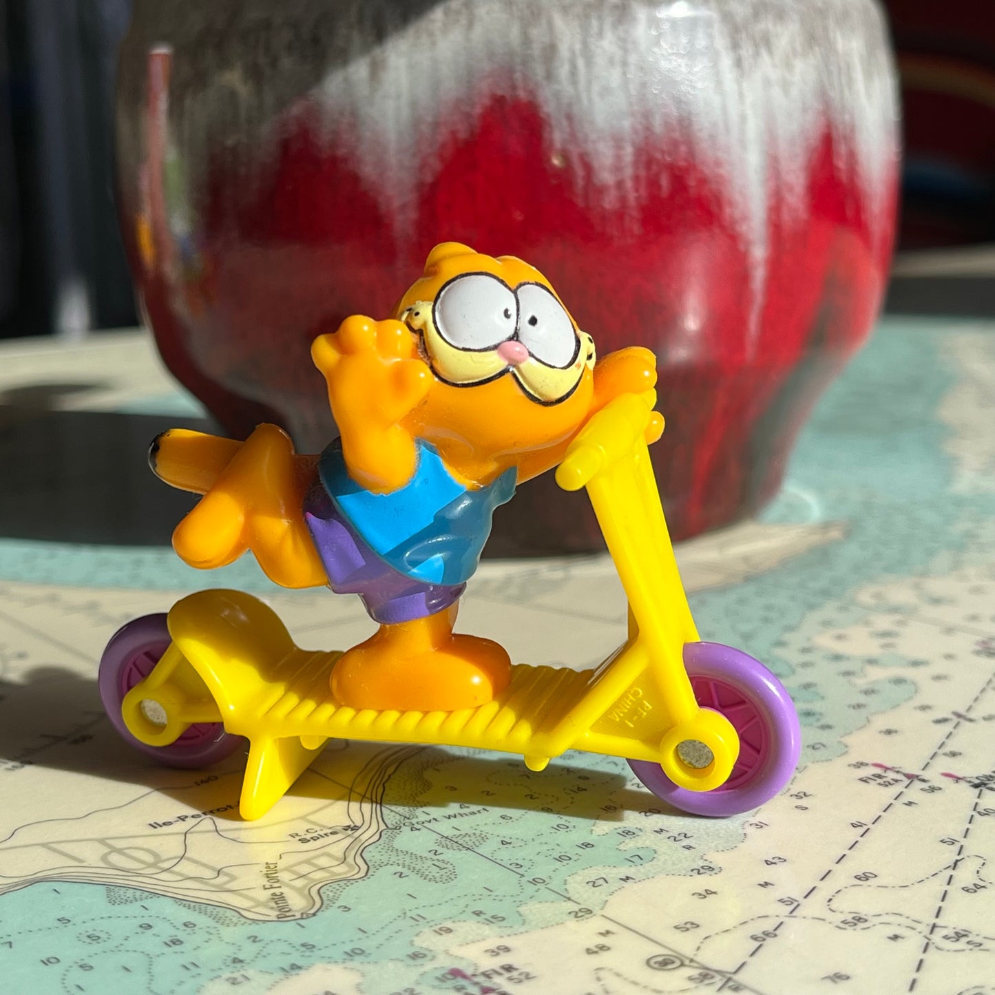 Vintage 1988 Garfiled on Scooter Figurine