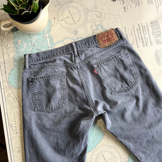 Vintage Levi's 514 Distressed Slim Straight Jeans