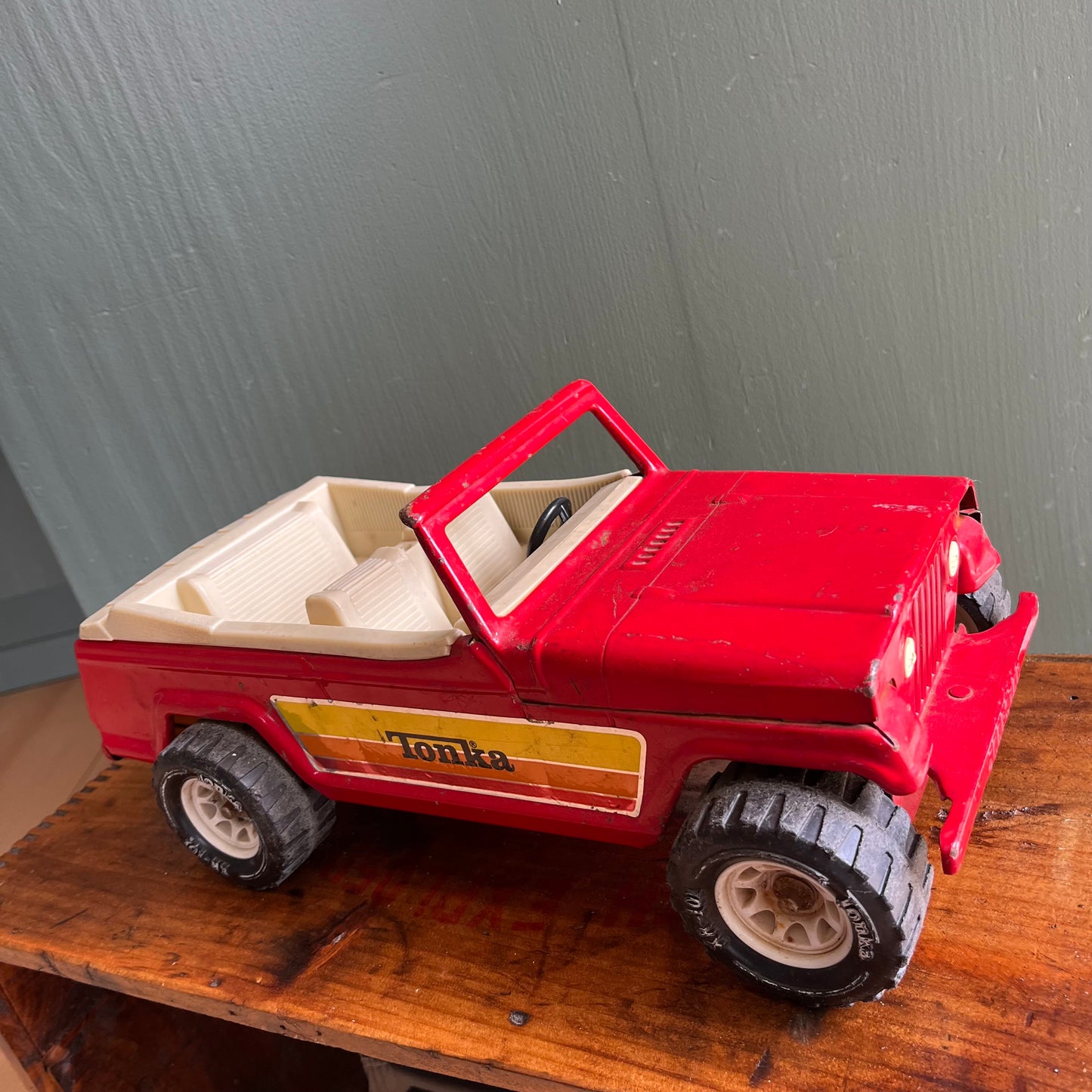 Vintage 80s Tonka Jeep / Jeepster Pressed Metal Toy Truck