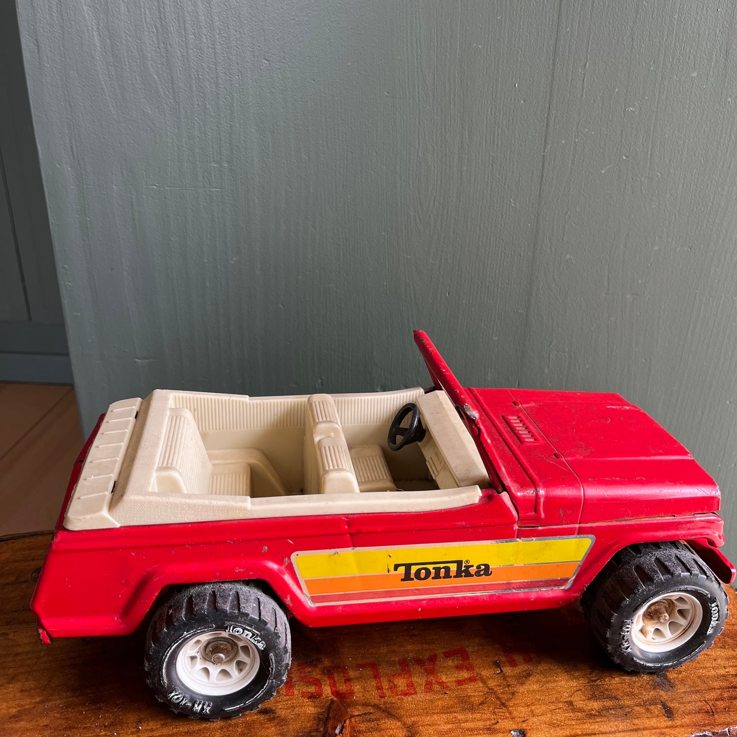 Vintage 80s Tonka Jeep / Jeepster Pressed Metal Toy Truck