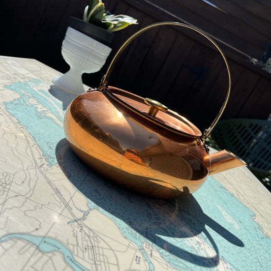 Vintage Round Copper Kettle with Hinged Handle