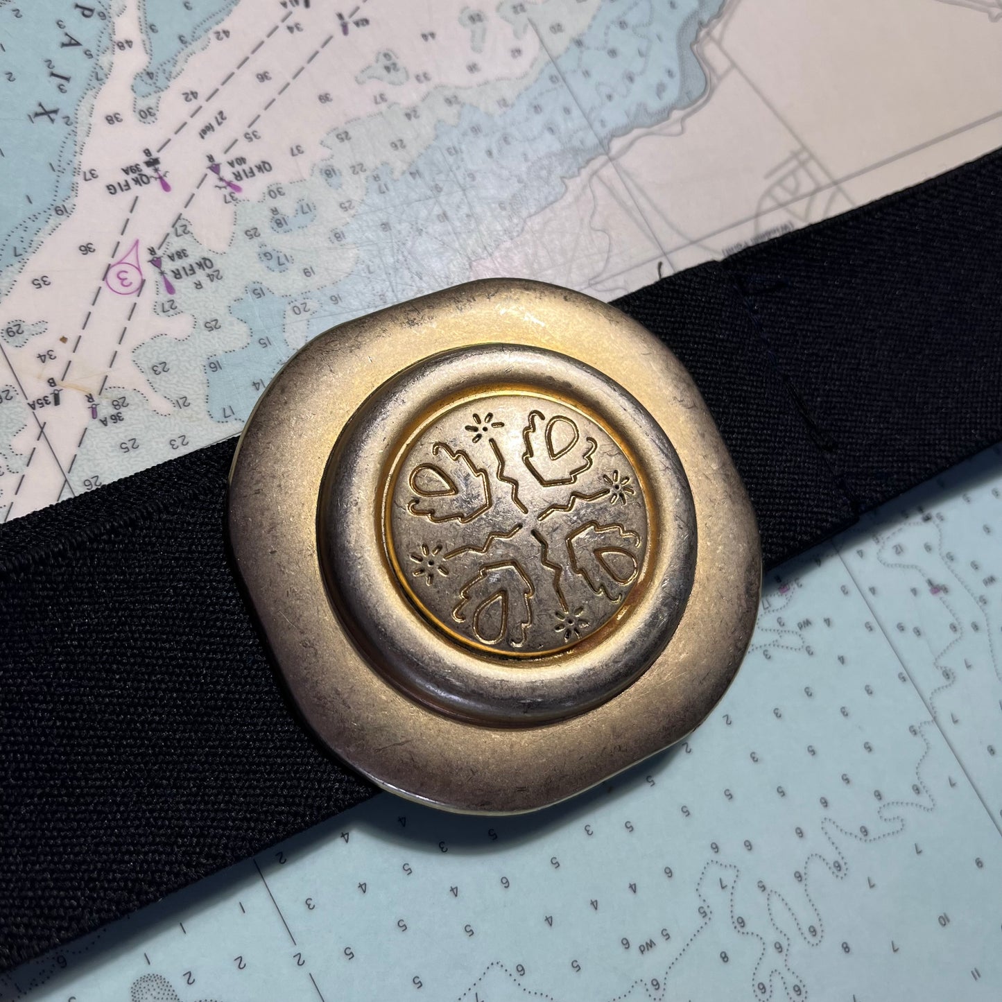 Vintage 90s Gold Medallion Buckle Elastic Belt