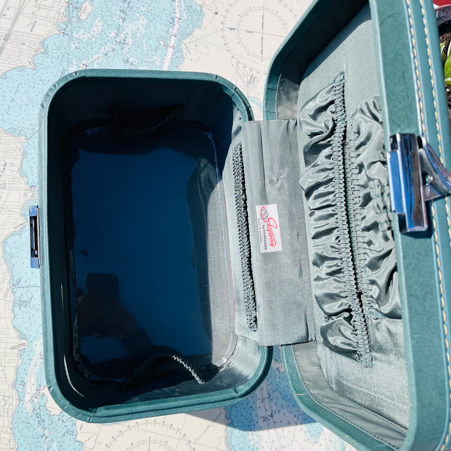 Vintage 60s Skyway Hard Shell Suitcase