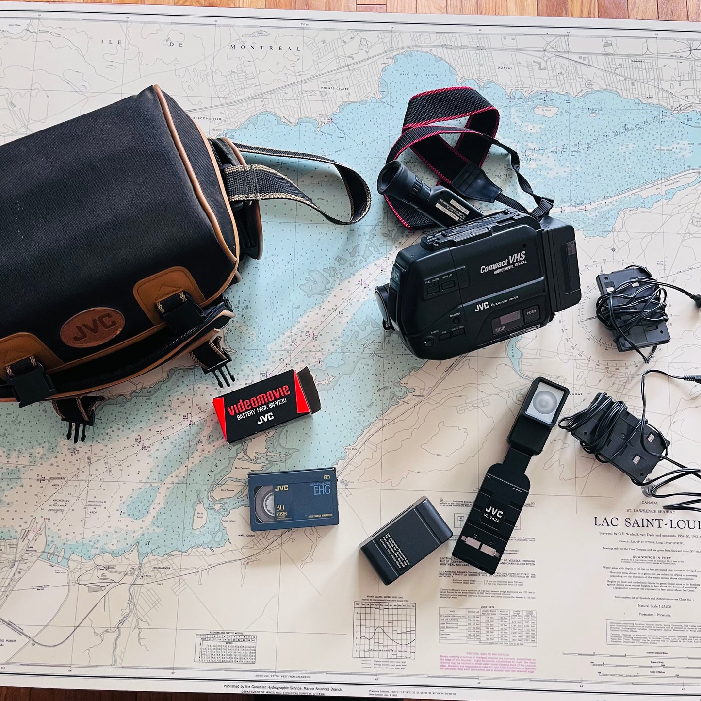 Vintage JVC Compact VHS Videomovie GR-AX2 Video Camera