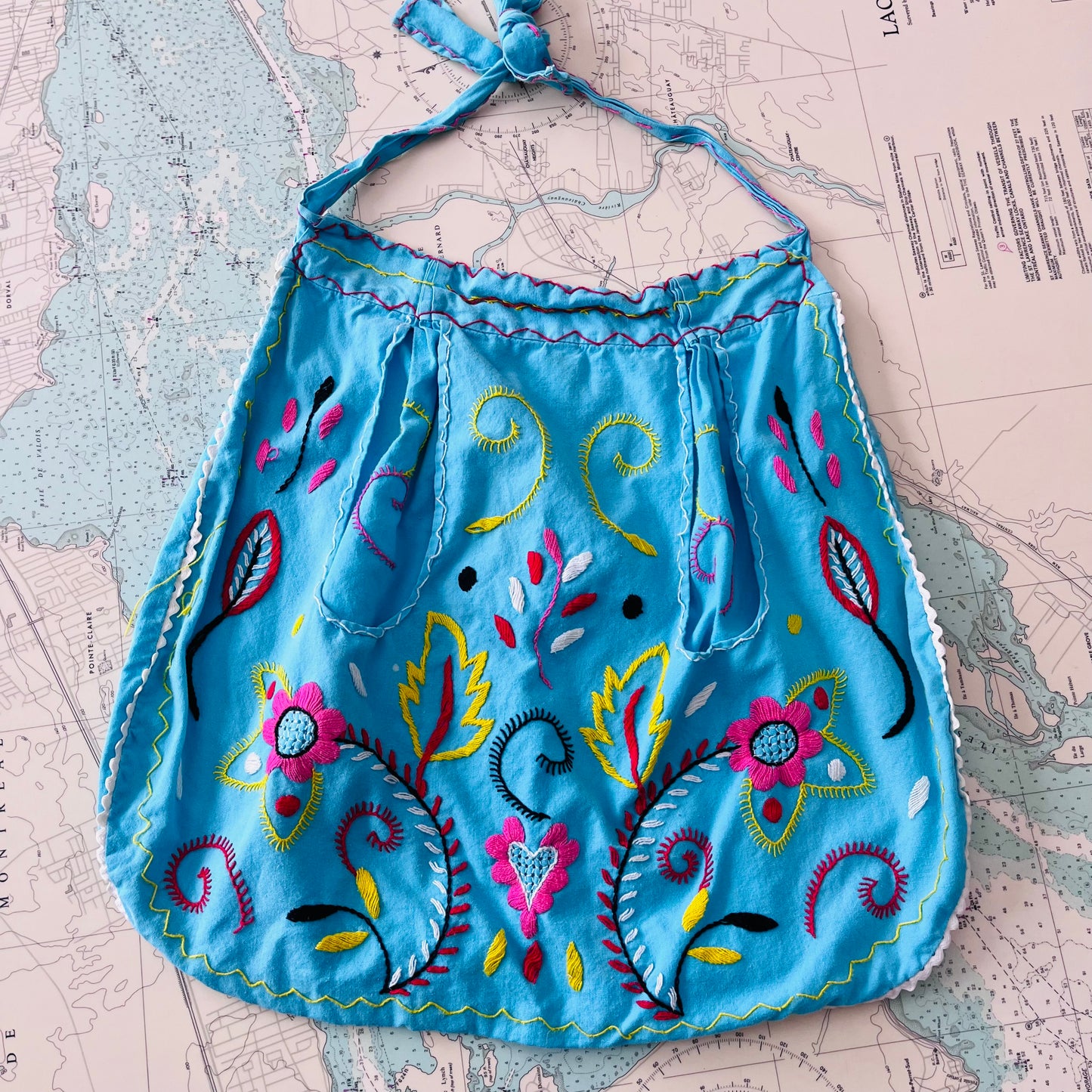 Vintage 50s Blue Embroidered Madeira Apron with Pockets