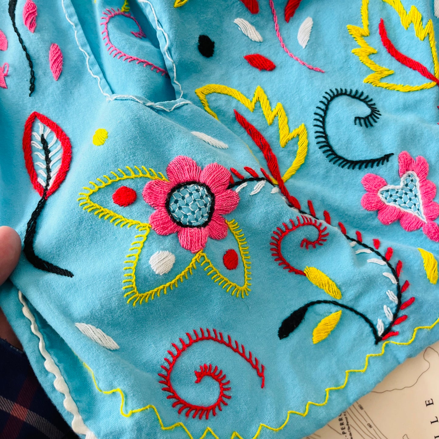 Vintage 50s Blue Embroidered Madeira Apron with Pockets