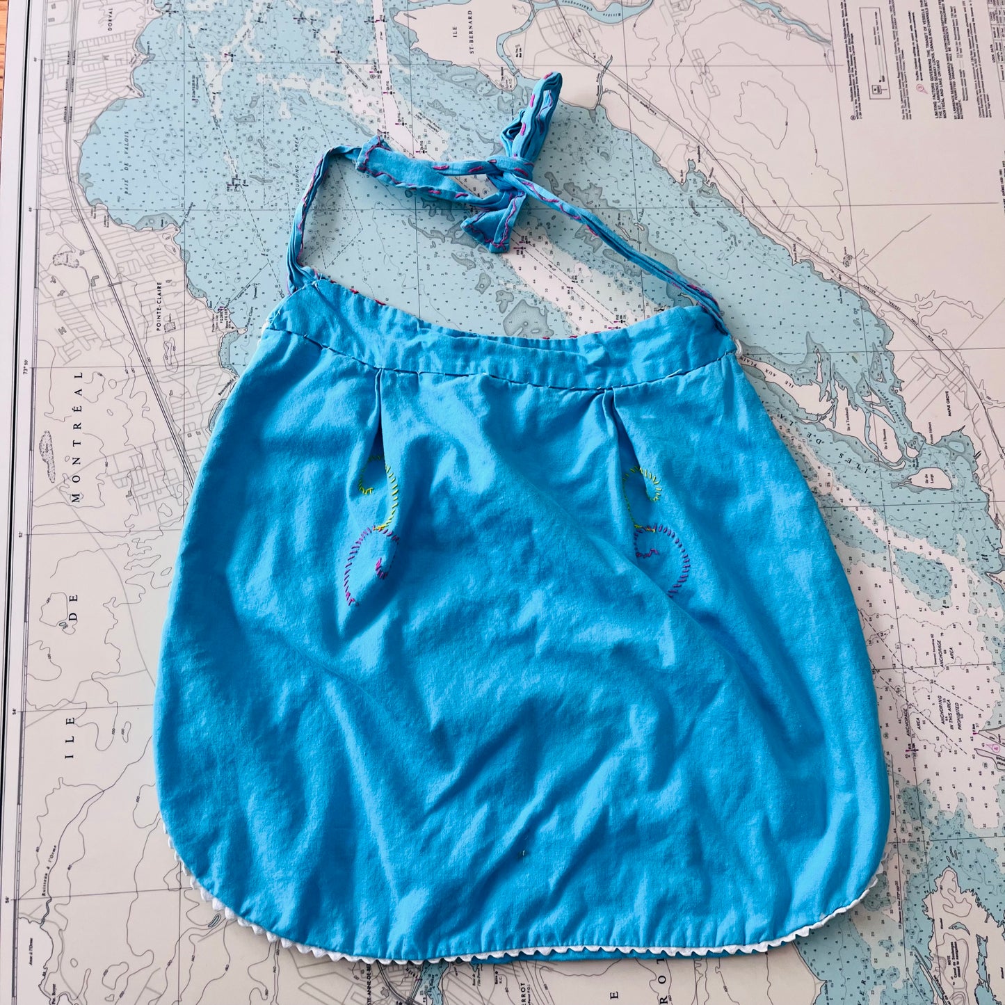 Vintage 50s Blue Embroidered Madeira Apron with Pockets