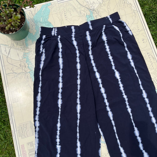 Navy and White Reitmans Shibori 3/4 Pants