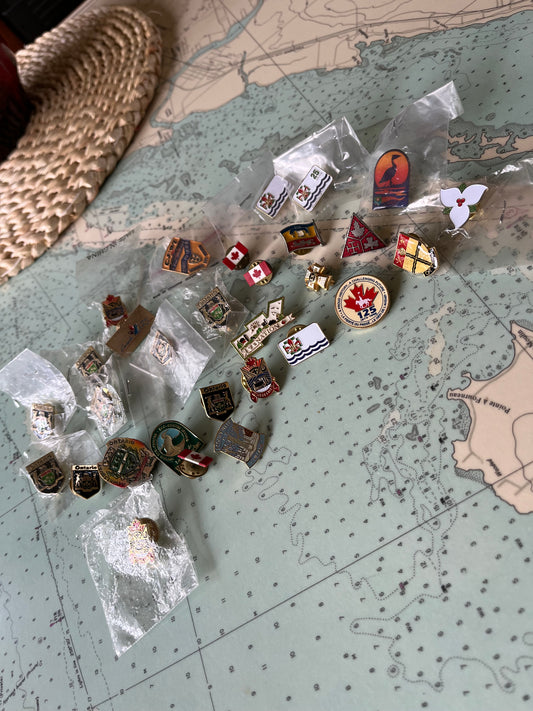 Lot of Canadiana / Tourism Canada Collectible Pins