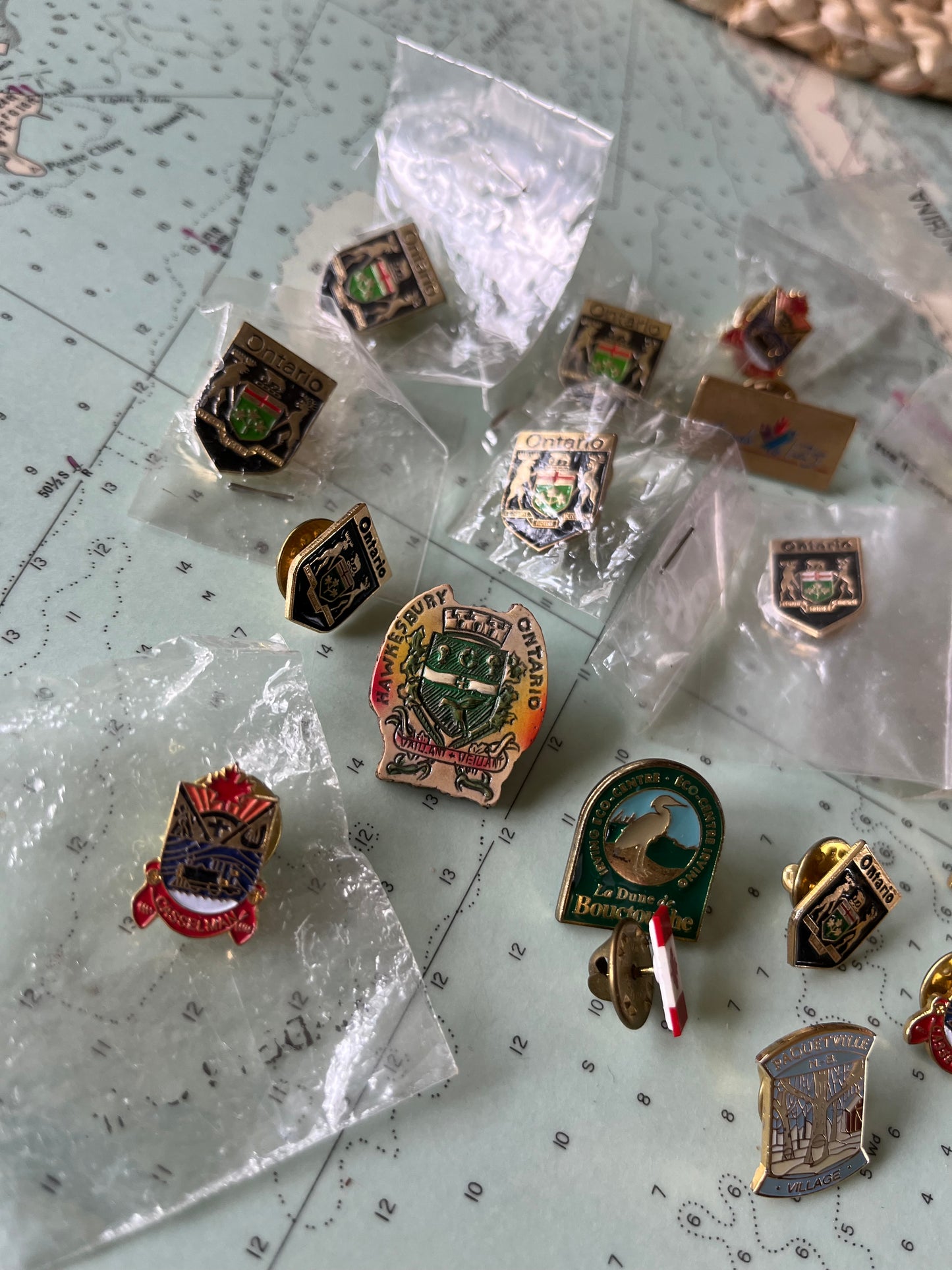 Lot of Canadiana / Tourism Canada Collectible Pins