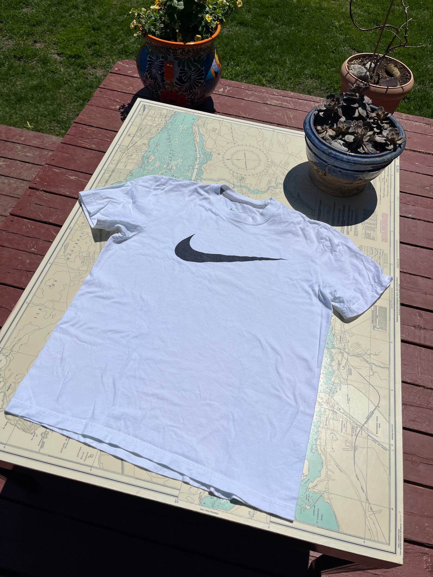 Nike White Classic Swoosh Logo Graphic Tee Shirt M