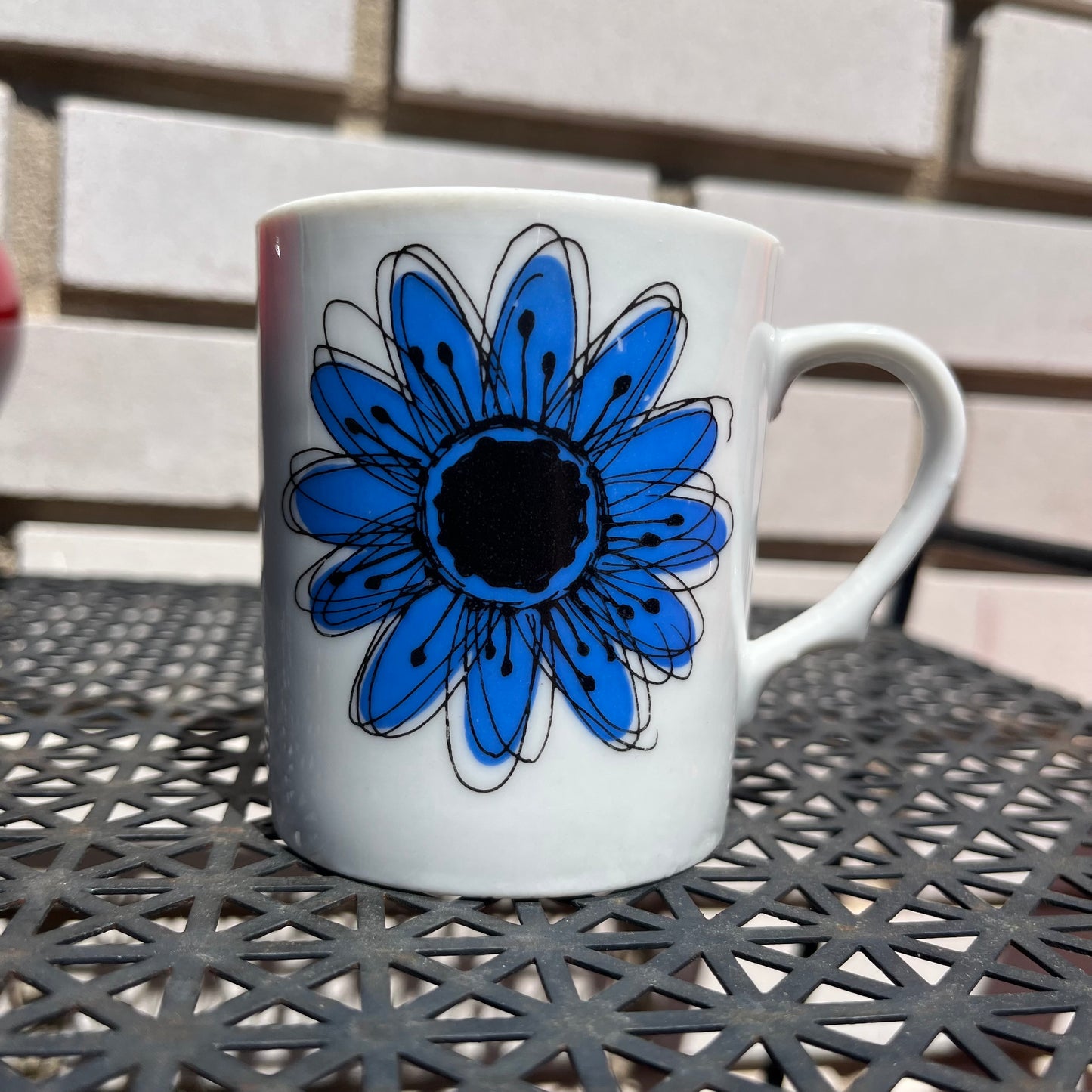 Vintage Japan Blue Daisy Graphic Mug