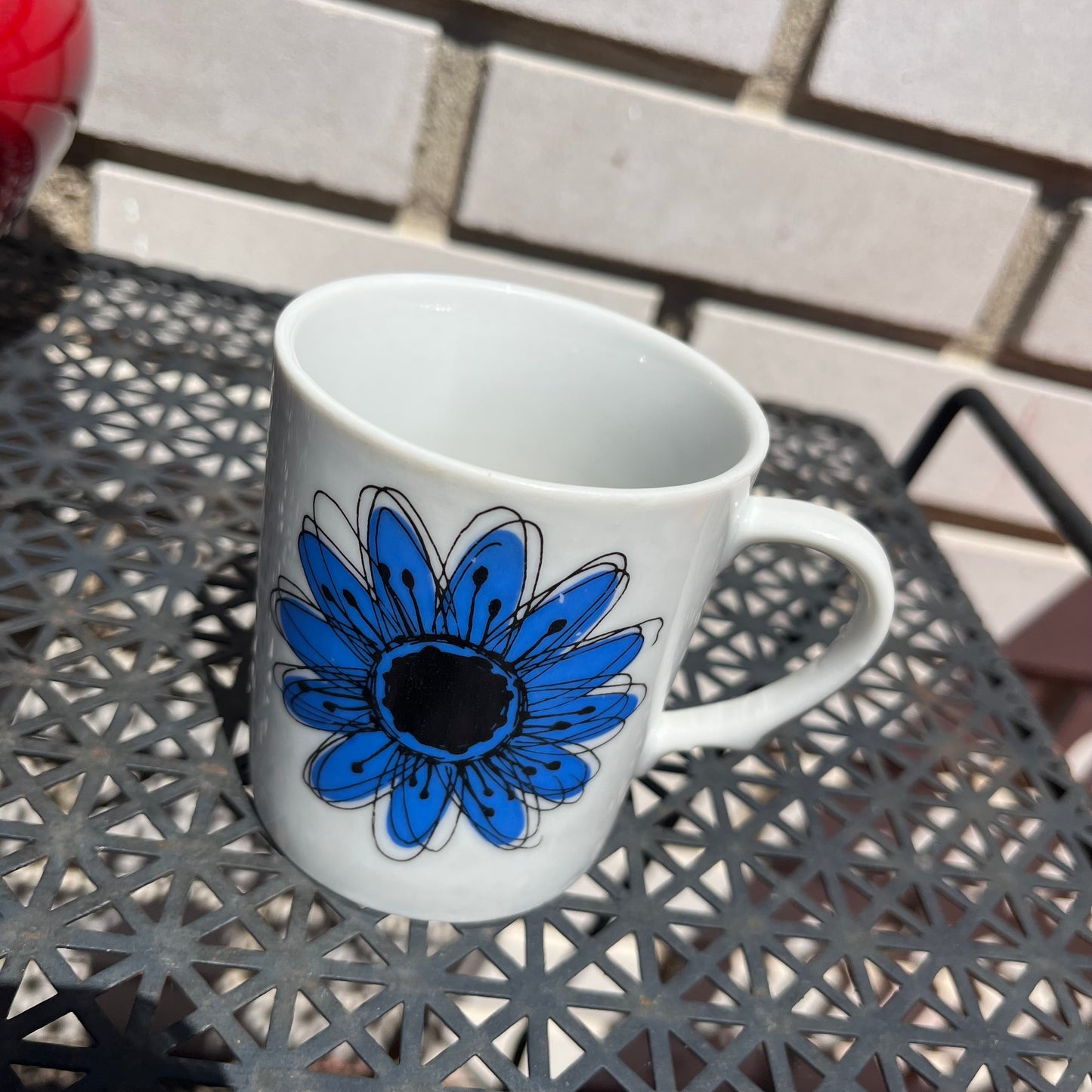 Vintage Japan Blue Daisy Graphic Mug
