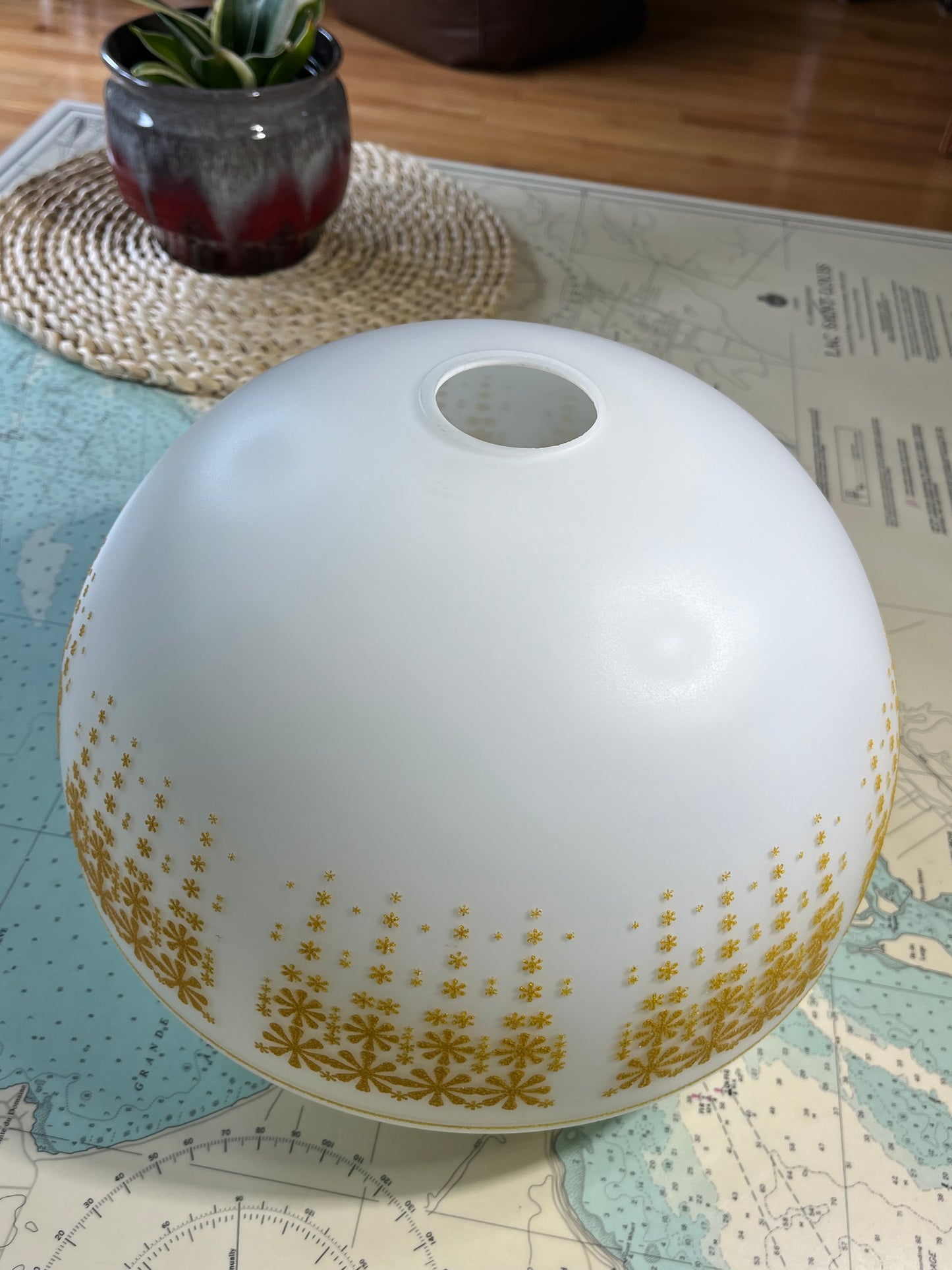 Vintage 70s Glass Floral Pattern Light / Lamp Shade