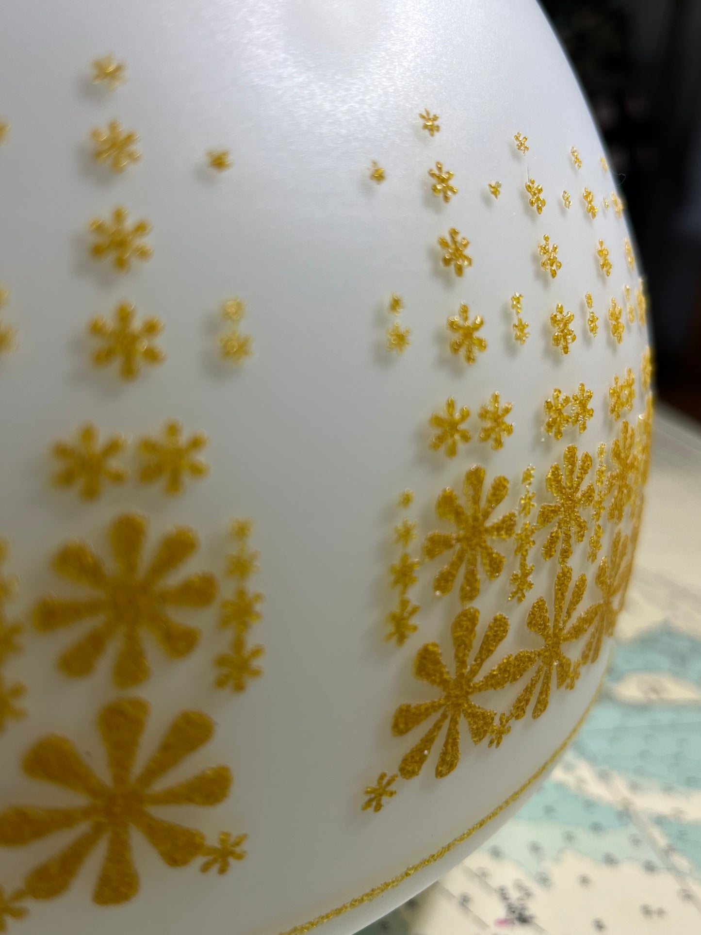 Vintage 70s Glass Floral Pattern Light / Lamp Shade