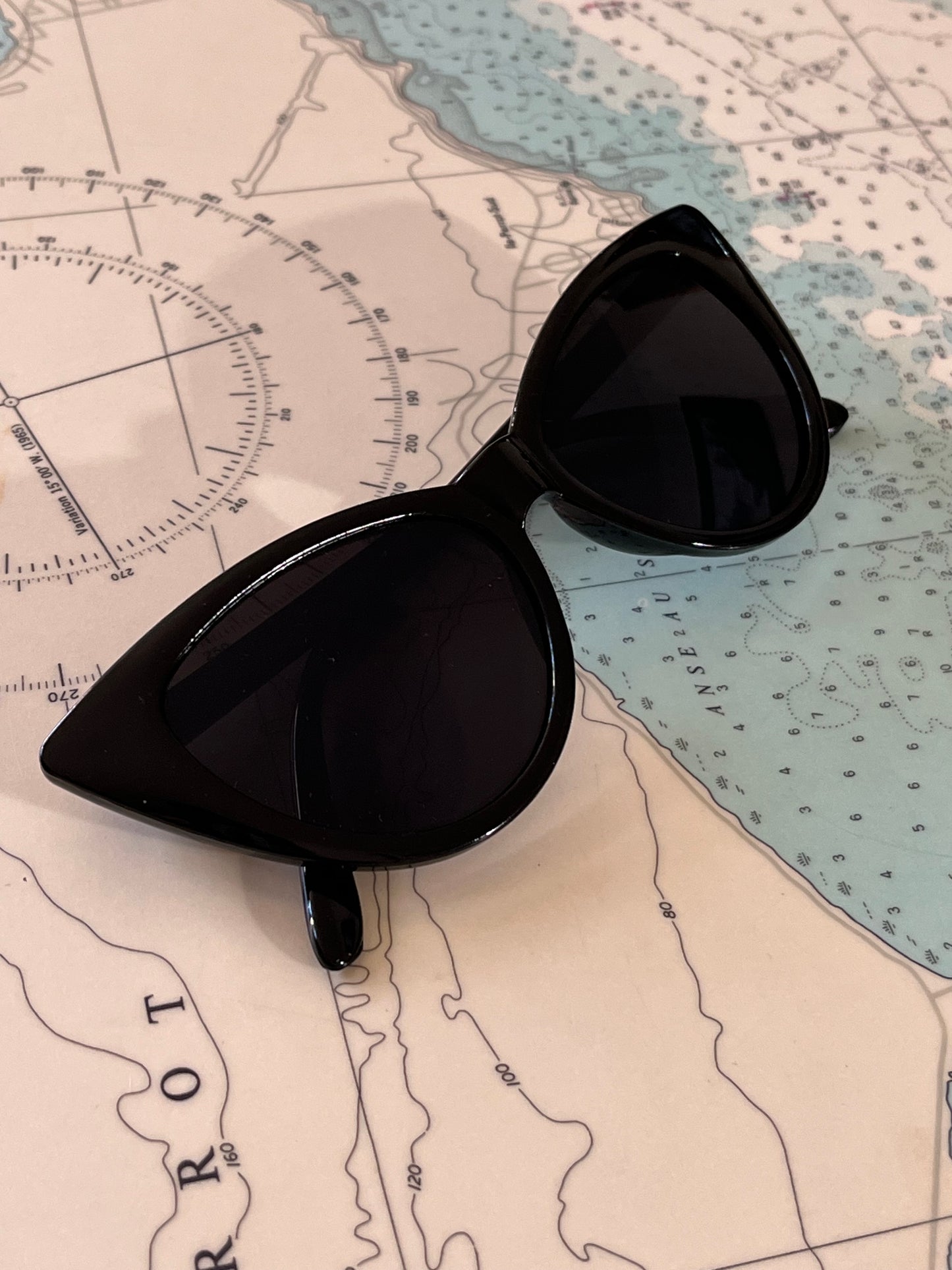 Vintage Black Acrylic Cat's Eye Sunglasses