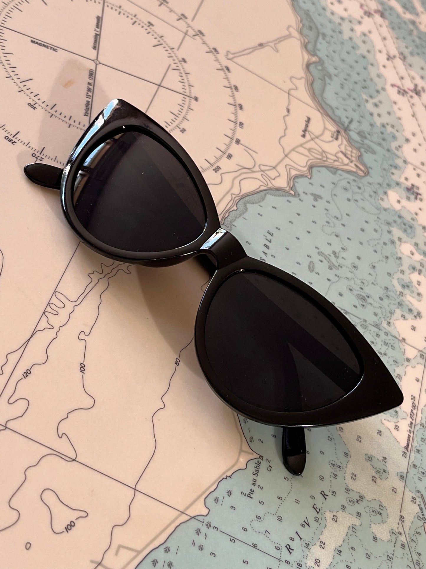 Vintage Black Acrylic Cat's Eye Sunglasses