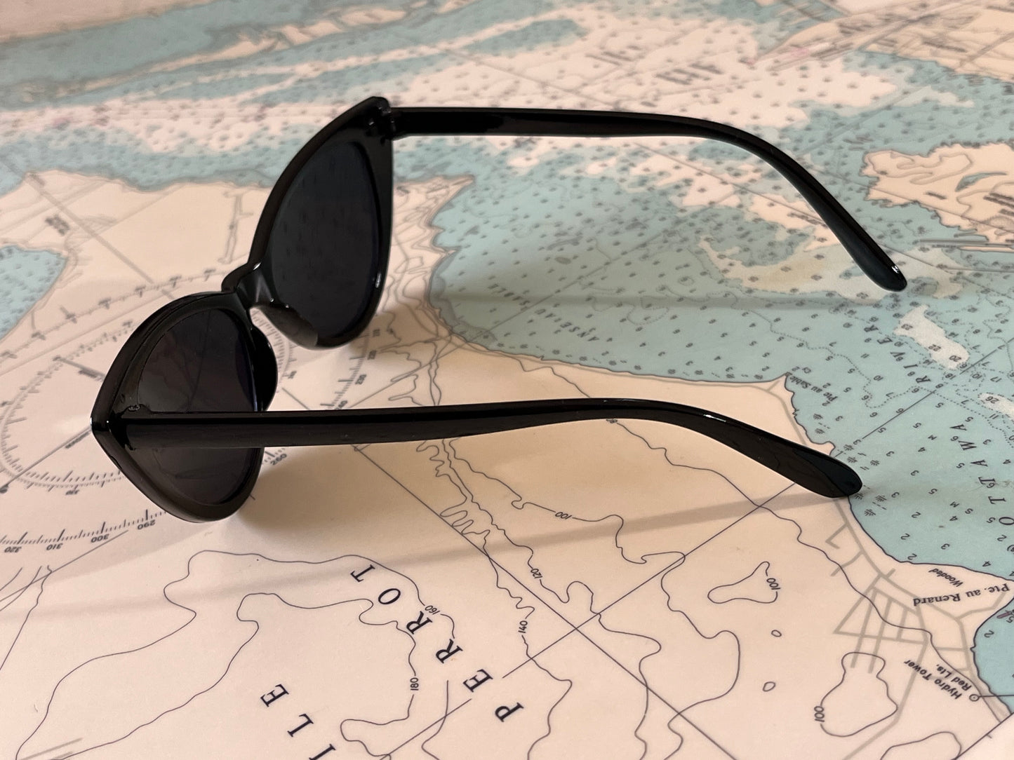 Vintage Black Acrylic Cat's Eye Sunglasses