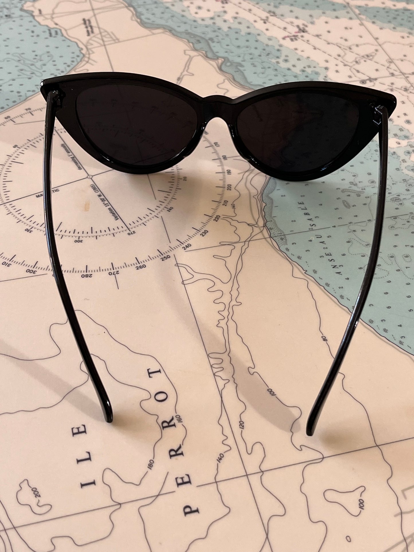 Vintage Black Acrylic Cat's Eye Sunglasses