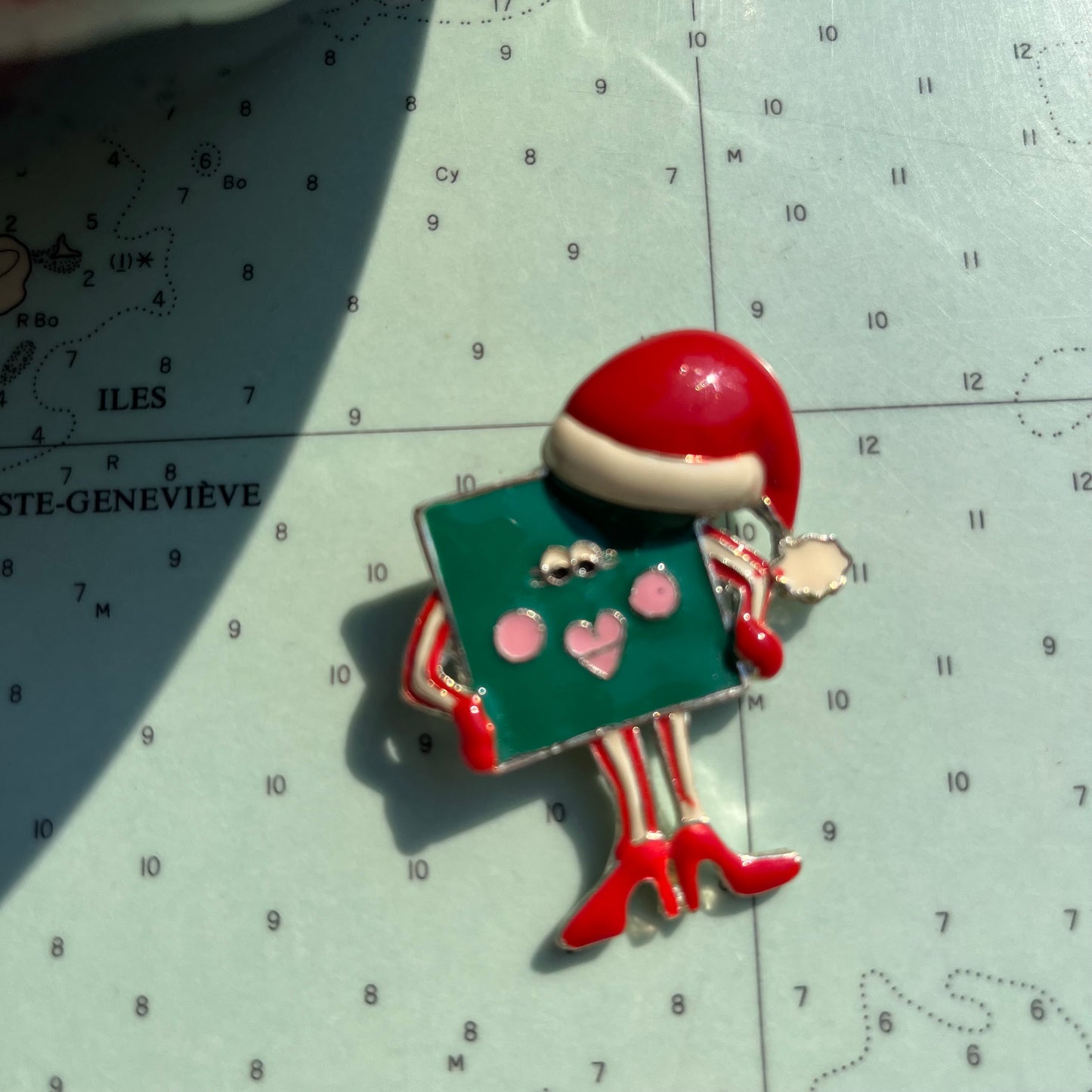 Vintage 90s Anthropomorphic Christmas Gift / Holiday Pin / Brooch