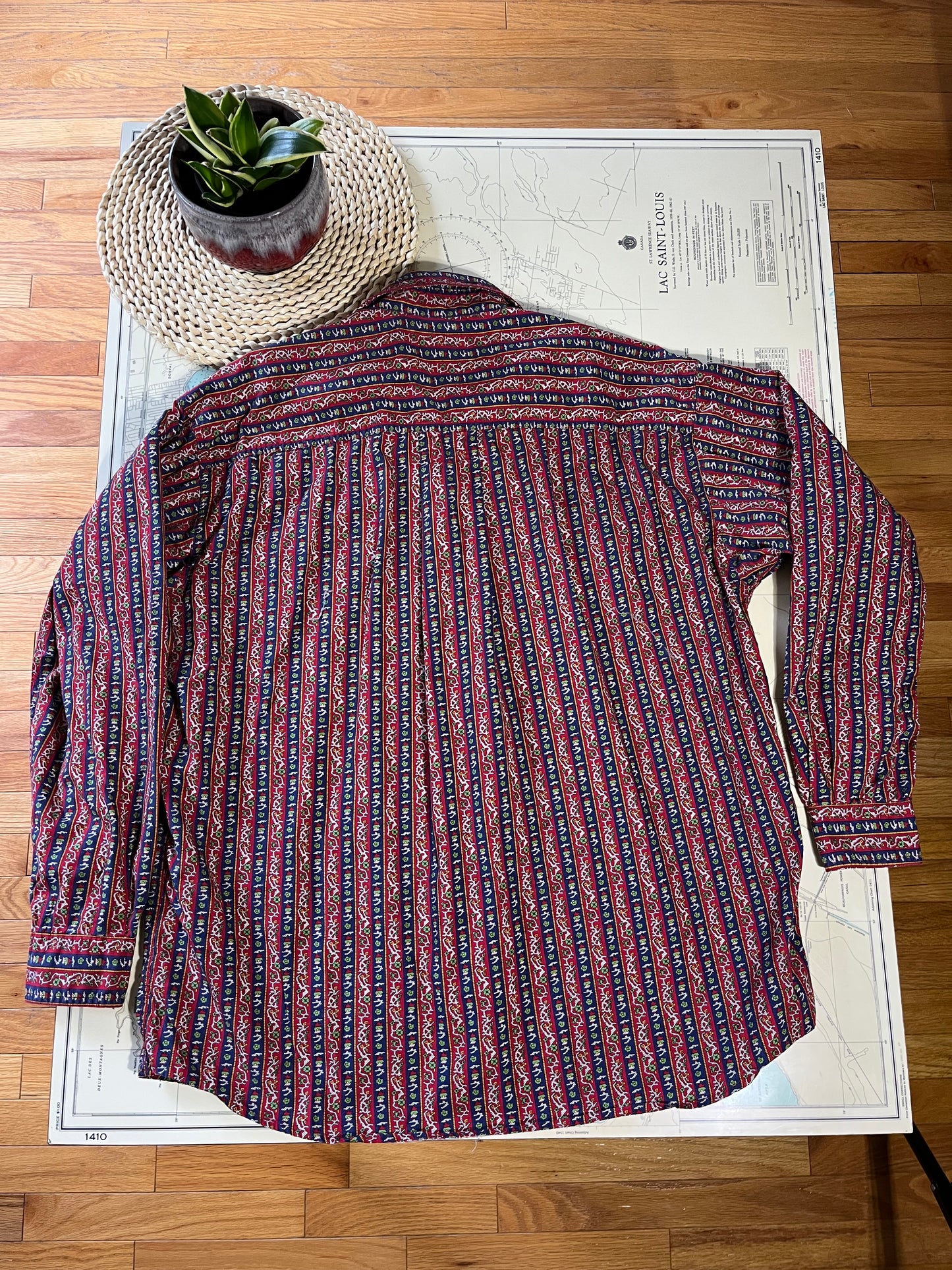 Vintage Claiborne Botanical Pattern Button Up Shirt