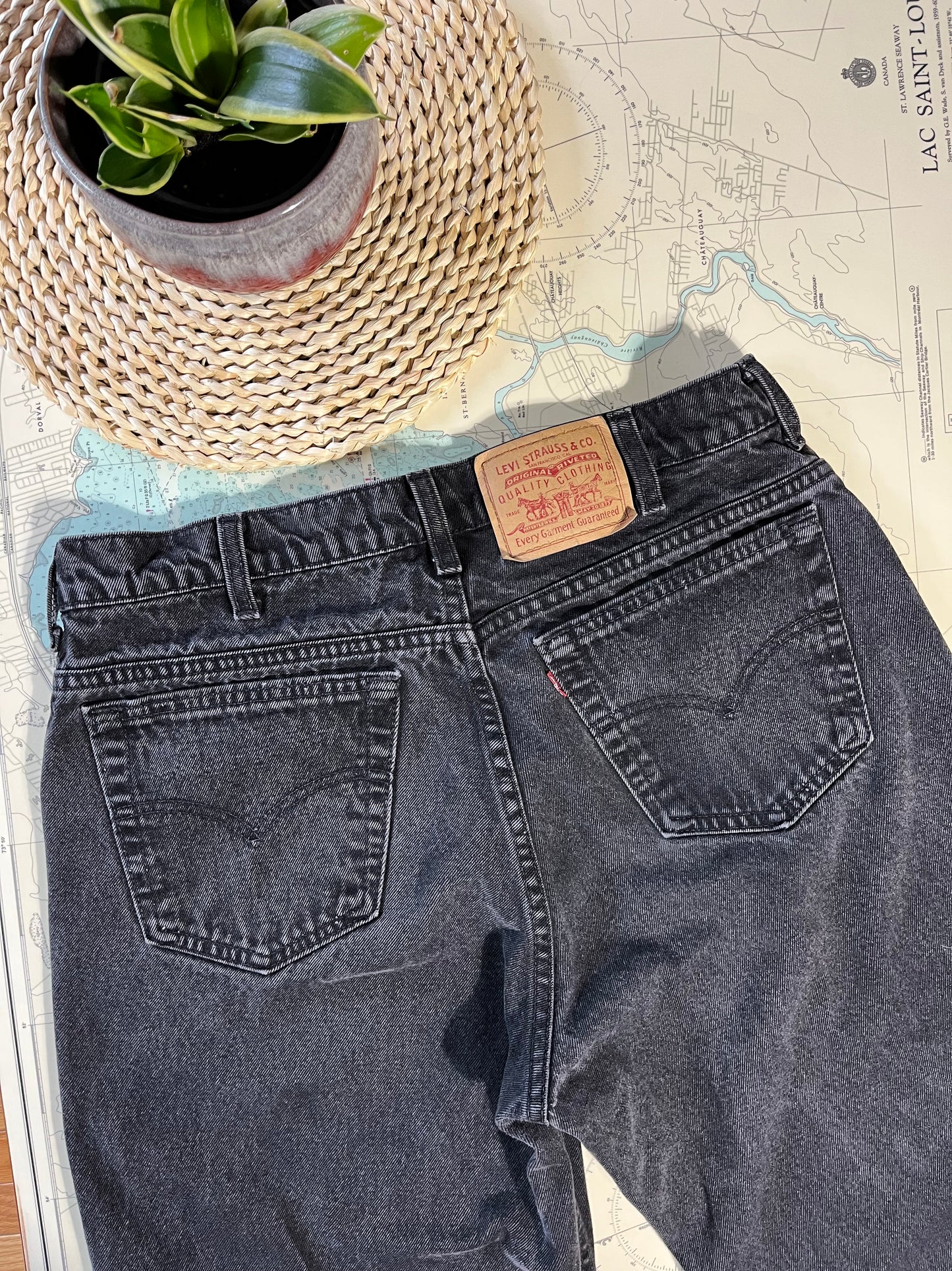 Vintage Levi’s Black 550 36 x 32