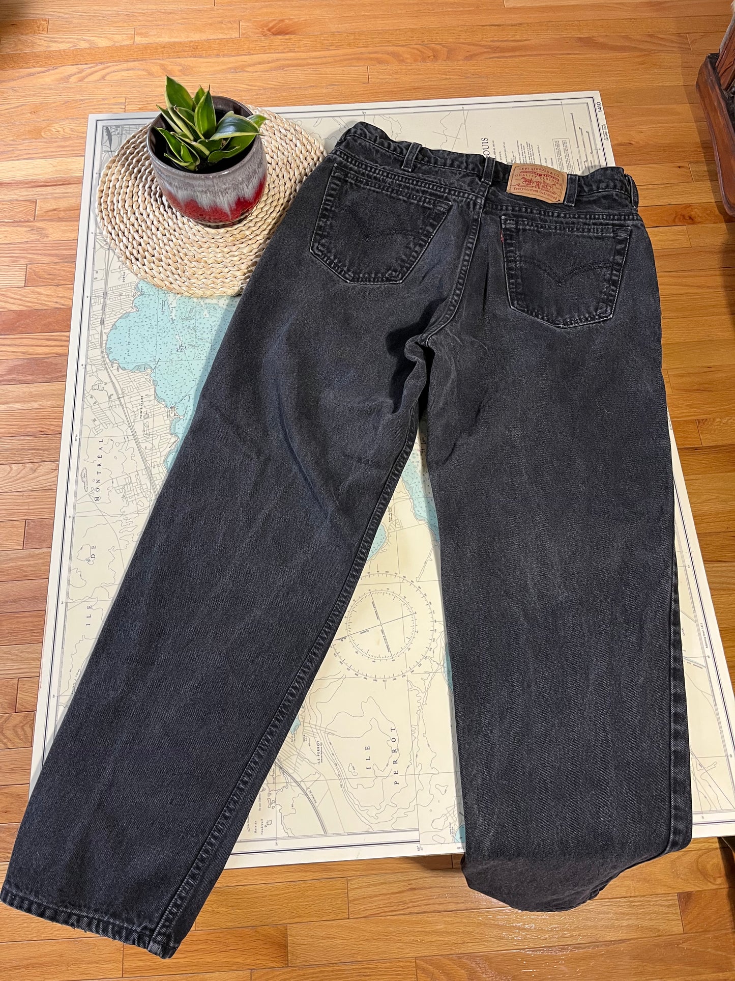 Vintage Levi’s Black 550 36 x 32