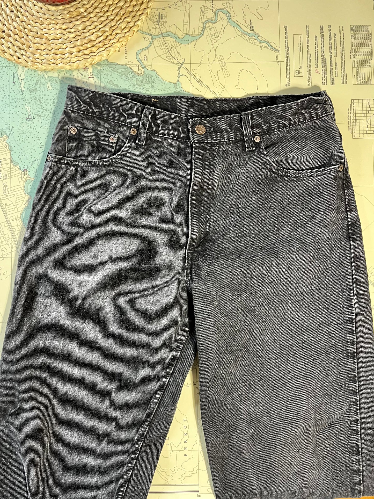 Vintage Levi’s Black 550 36 x 32