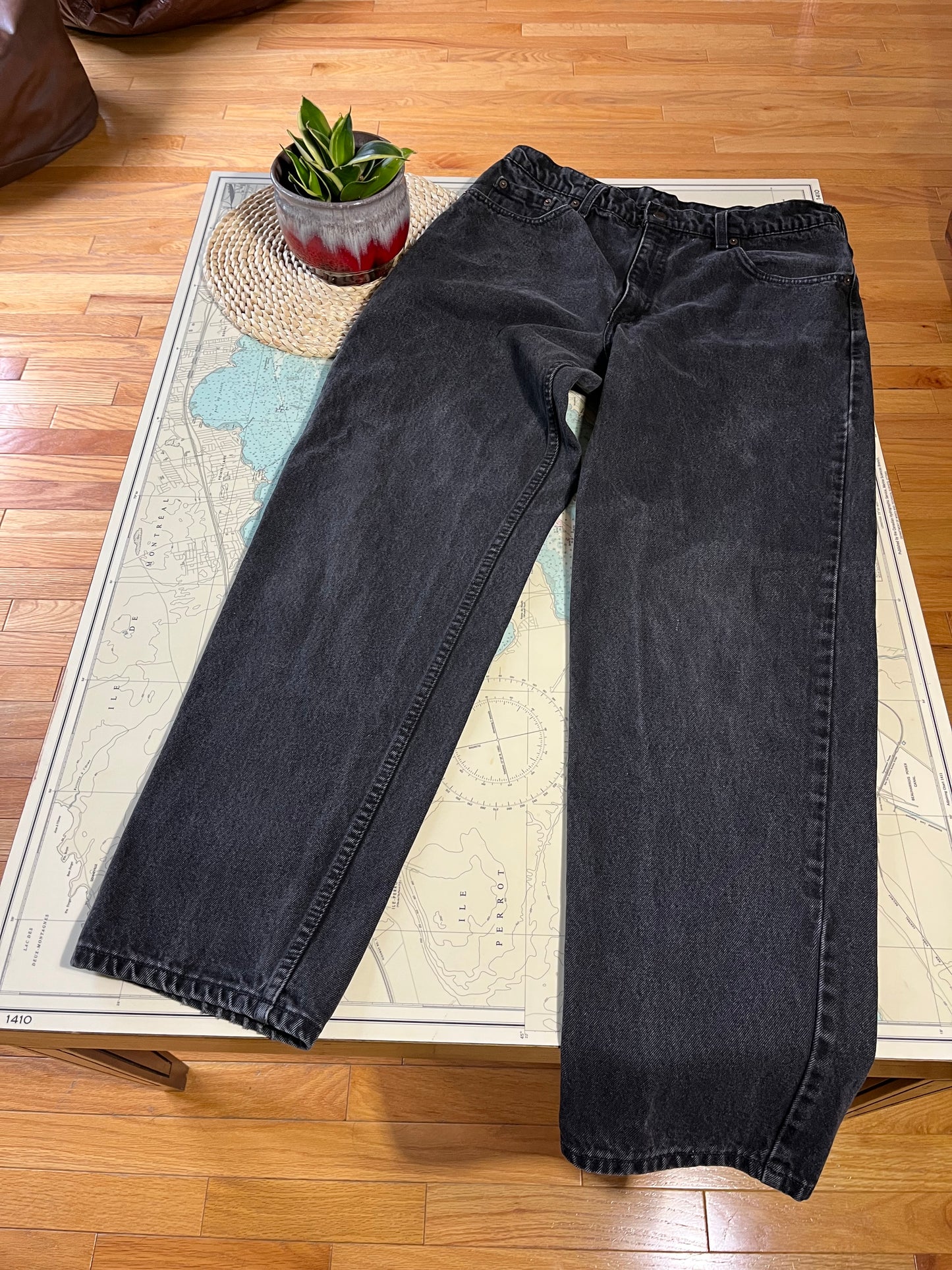 Vintage Levi’s Black 550 36 x 32