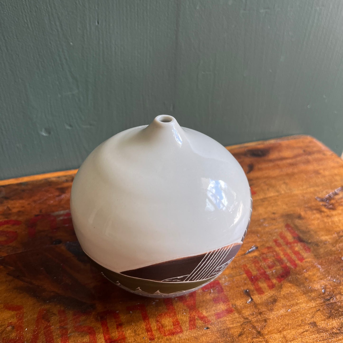 Jeter L’ancre Ici McNeil Small Decorative Ceramic Vase