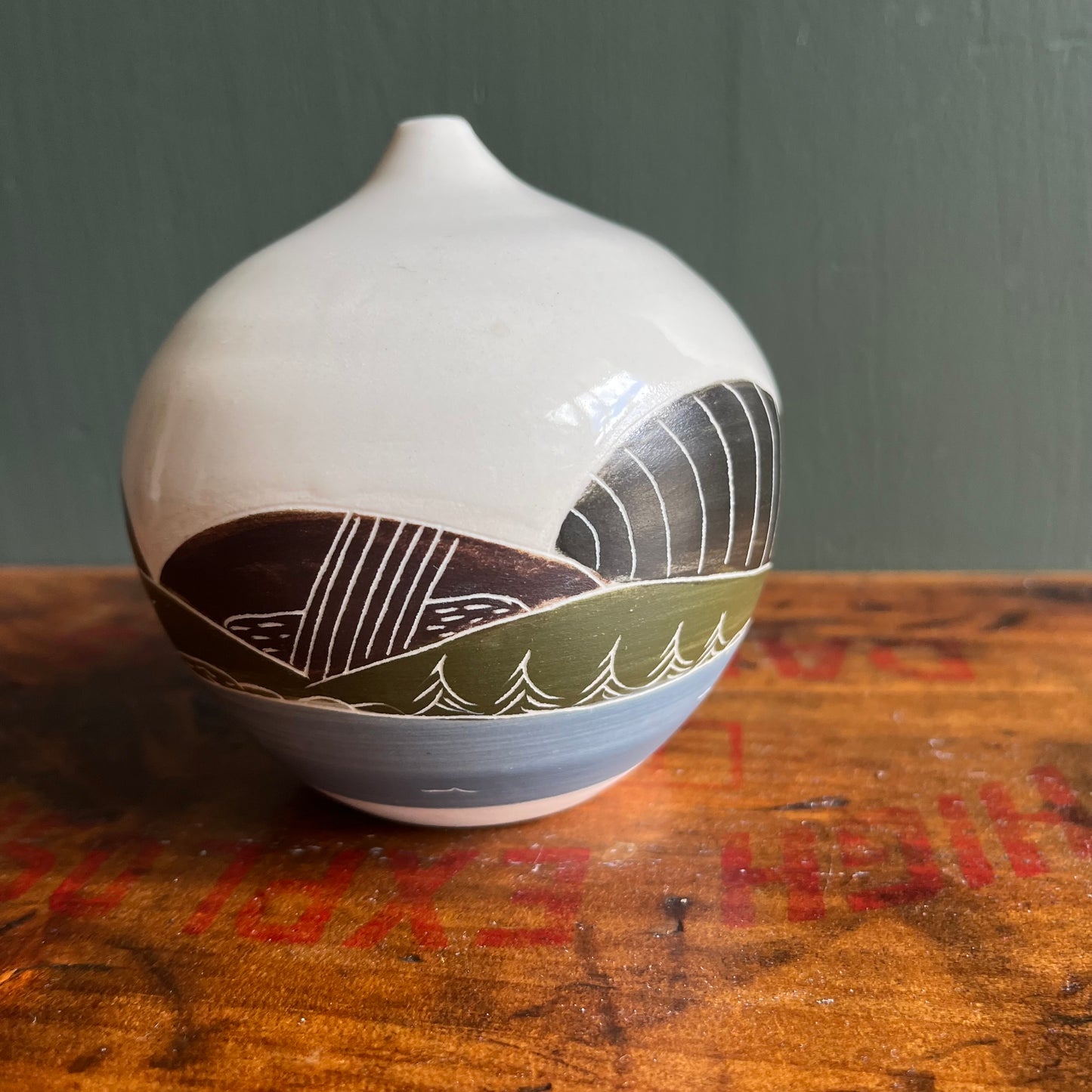 Jeter L’ancre Ici McNeil Small Decorative Ceramic Vase