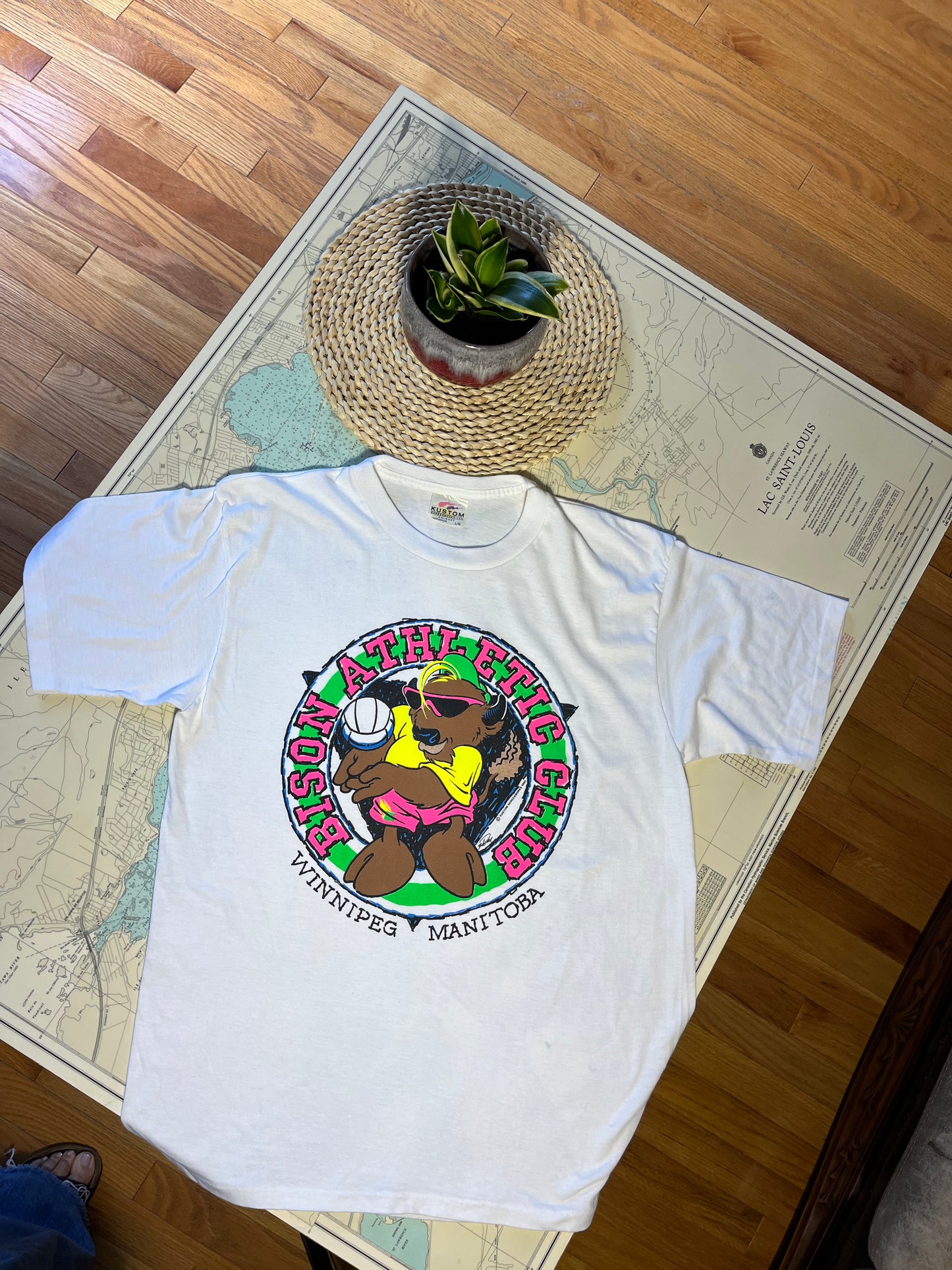 Vintage 1990 Bison Athletic Club Winnipeg Graphic Tee Shirt