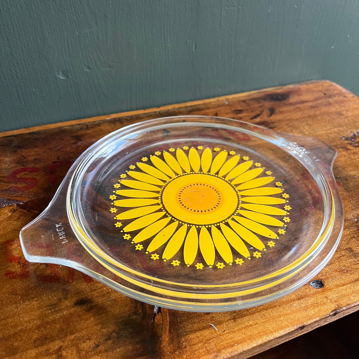 Vintage Pyrex Daisy Casserole Lid 470-C