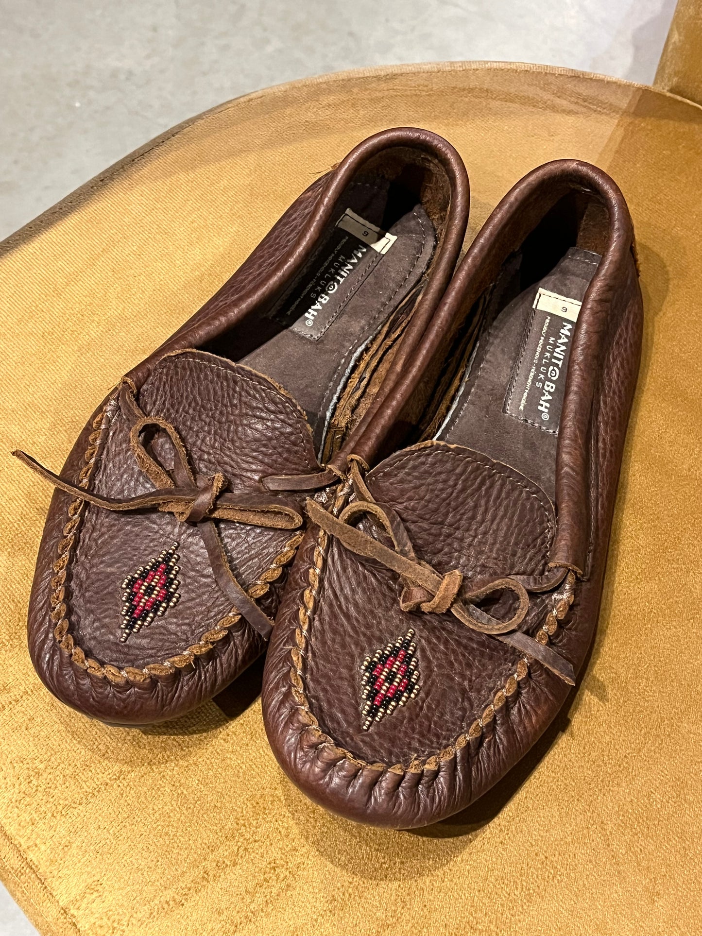 Manitobah Mukluks Beaded Brown Leather Moccasins 9