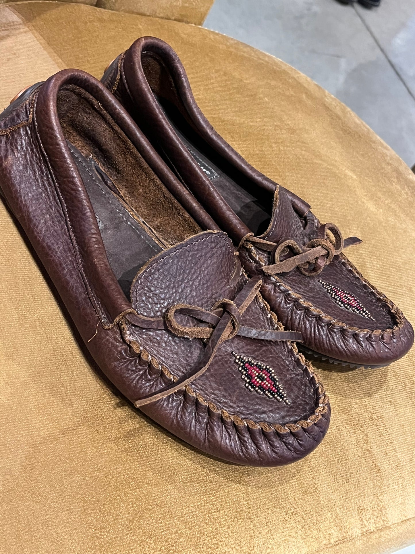 Manitobah Mukluks Beaded Brown Leather Moccasins 9