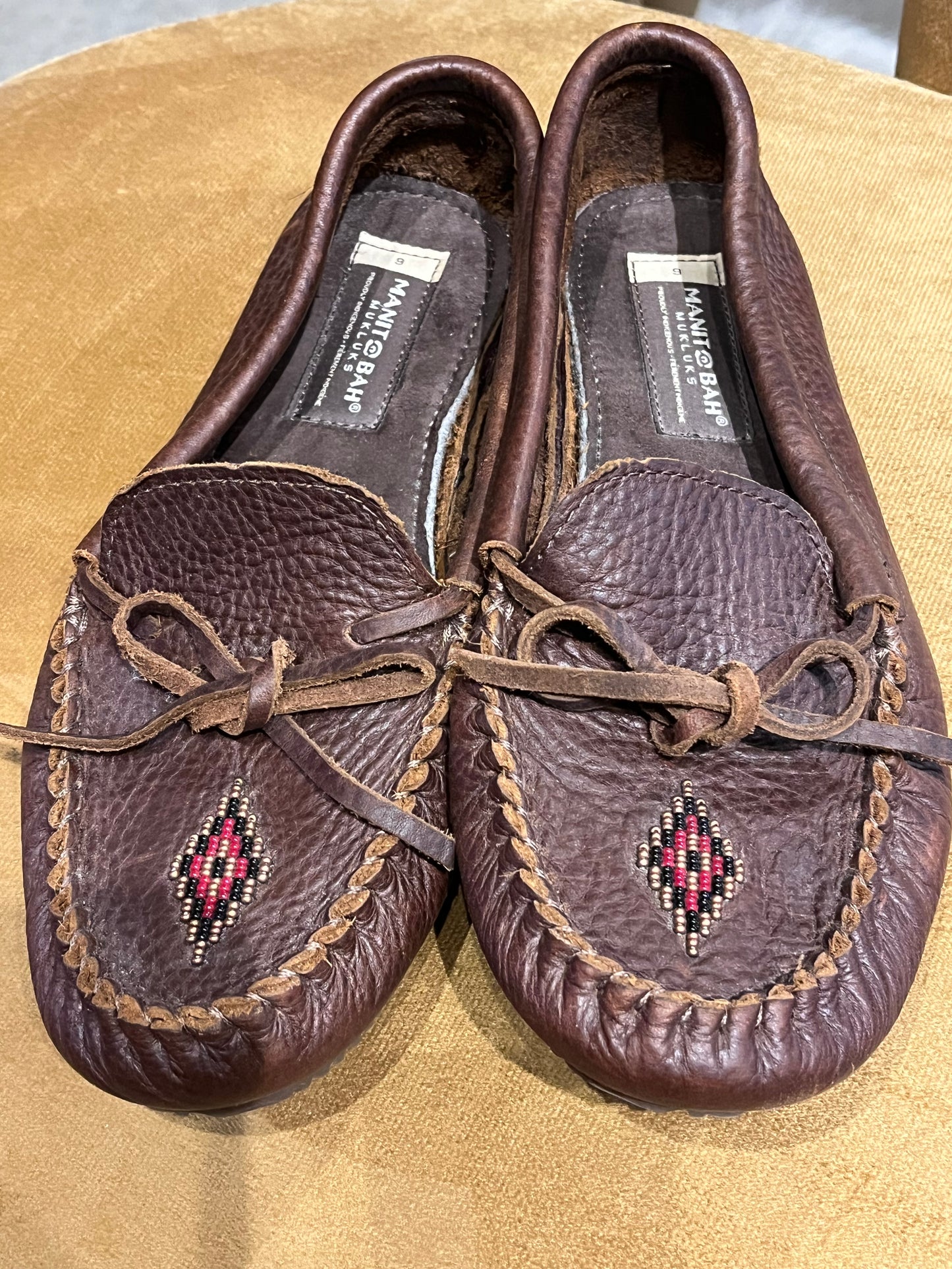 Manitobah Mukluks Beaded Brown Leather Moccasins 9