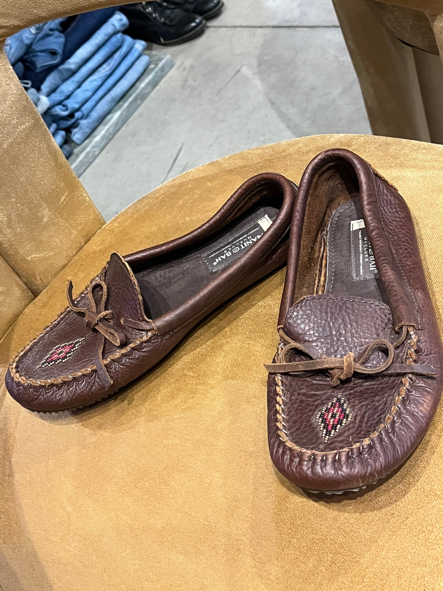 Manitobah Mukluks Beaded Brown Leather Moccasins 9