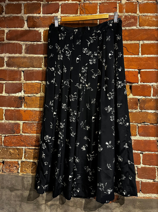 Vintage Dark Floral Tabi International Pleated Full Length Skirt