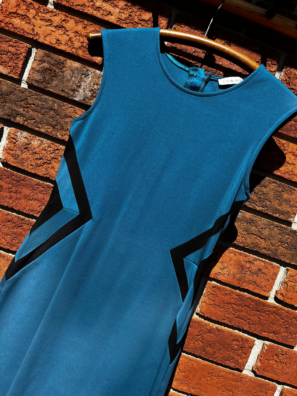 5th & Mercer Teal and Black Geometrical Zipperback Bodycon Dress