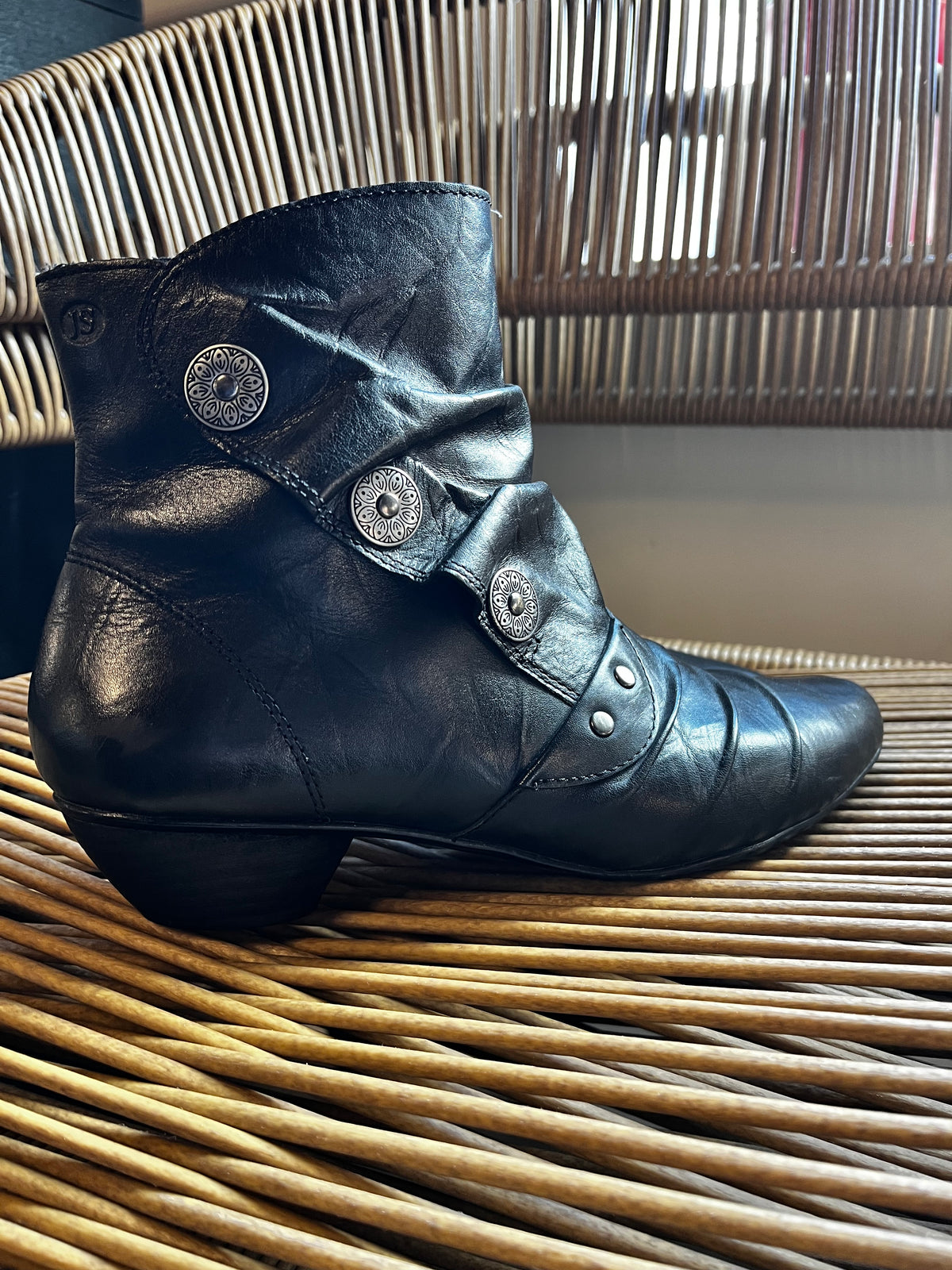 Vintage Y2K Josef Seibel Black Leather Ankle Boots
