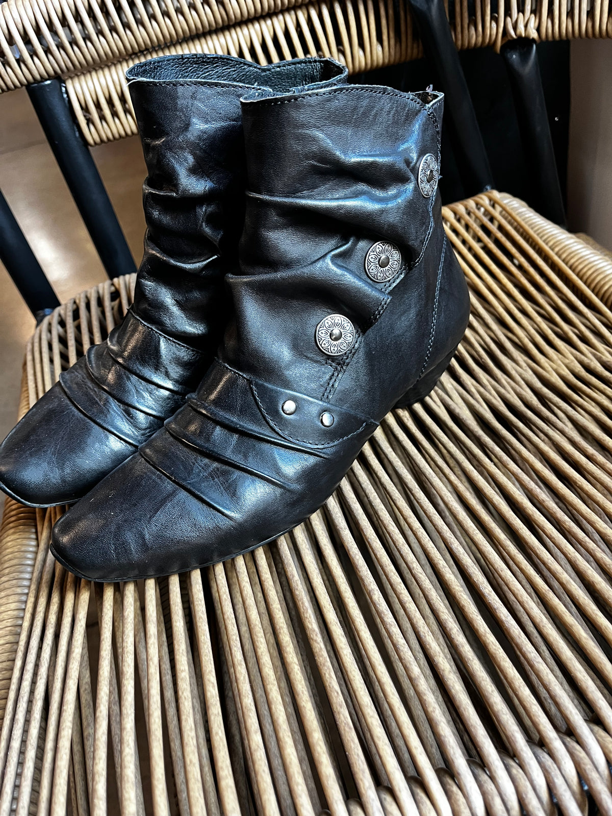 Vintage Y2K Josef Seibel Black Leather Ankle Boots