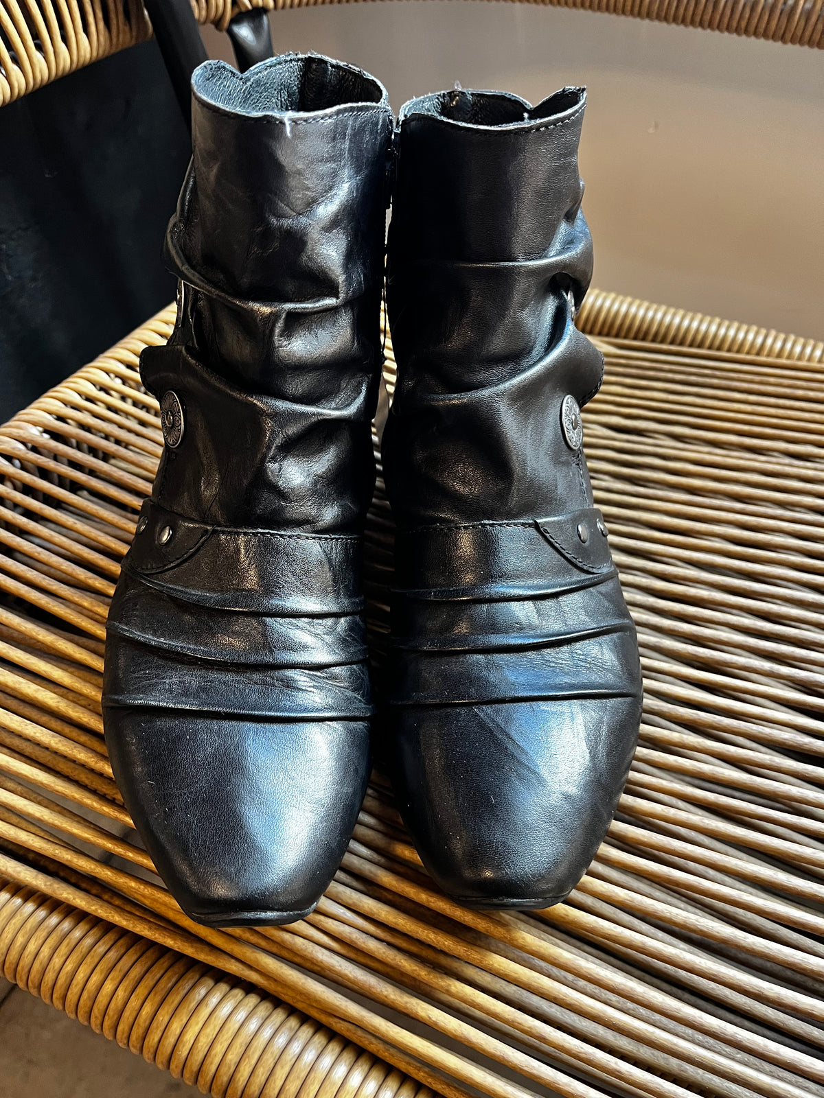 Vintage Y2K Josef Seibel Black Leather Ankle Boots