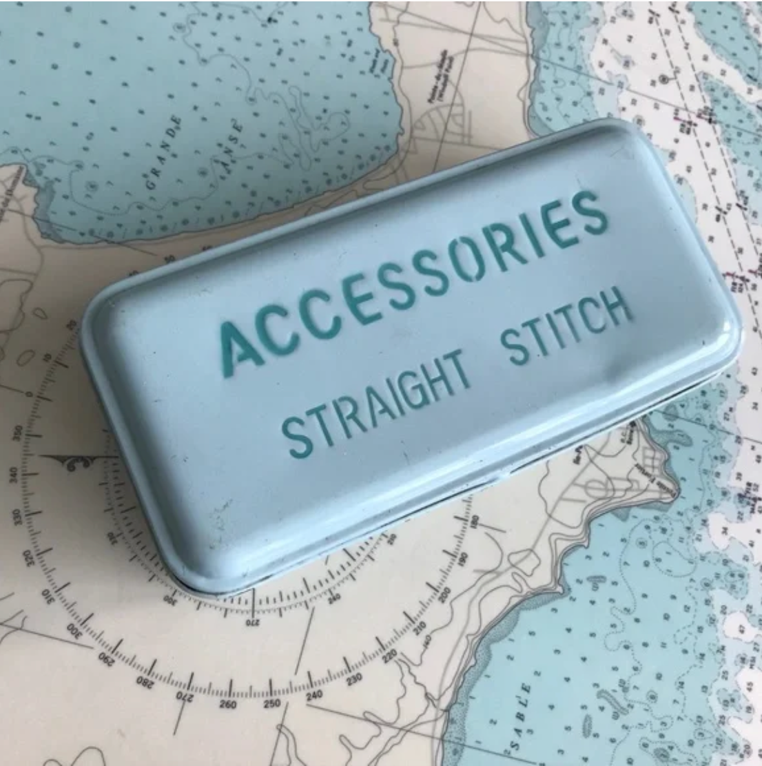 Vintage Straight Stitch Accessories Tin